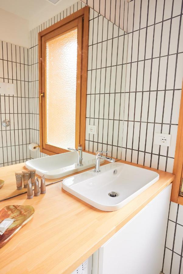 Italian Design Small Attic Болоня Екстериор снимка